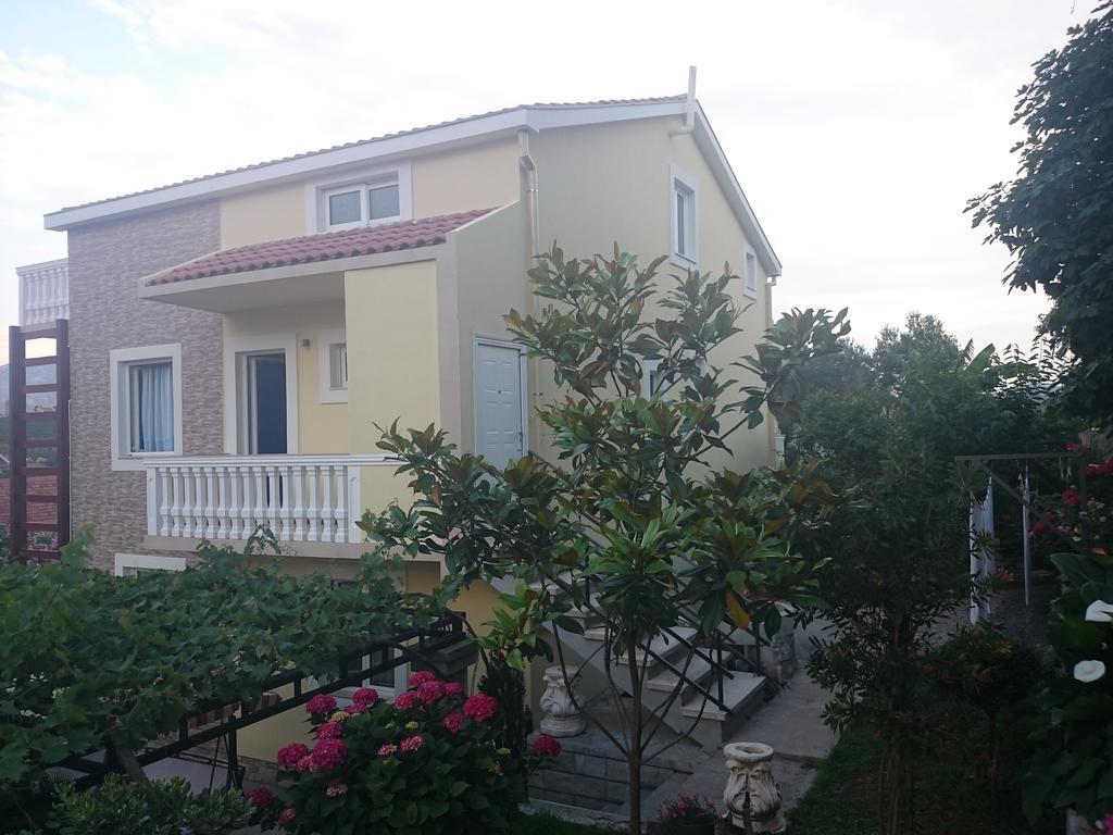 Apartments Sandra 티바트 외부 사진
