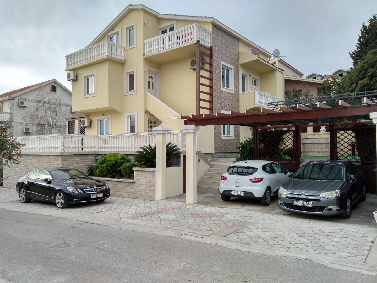 Apartments Sandra 티바트 외부 사진